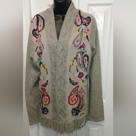 Sleeping on Snow Folklore cardigan - Picture 2 of 9